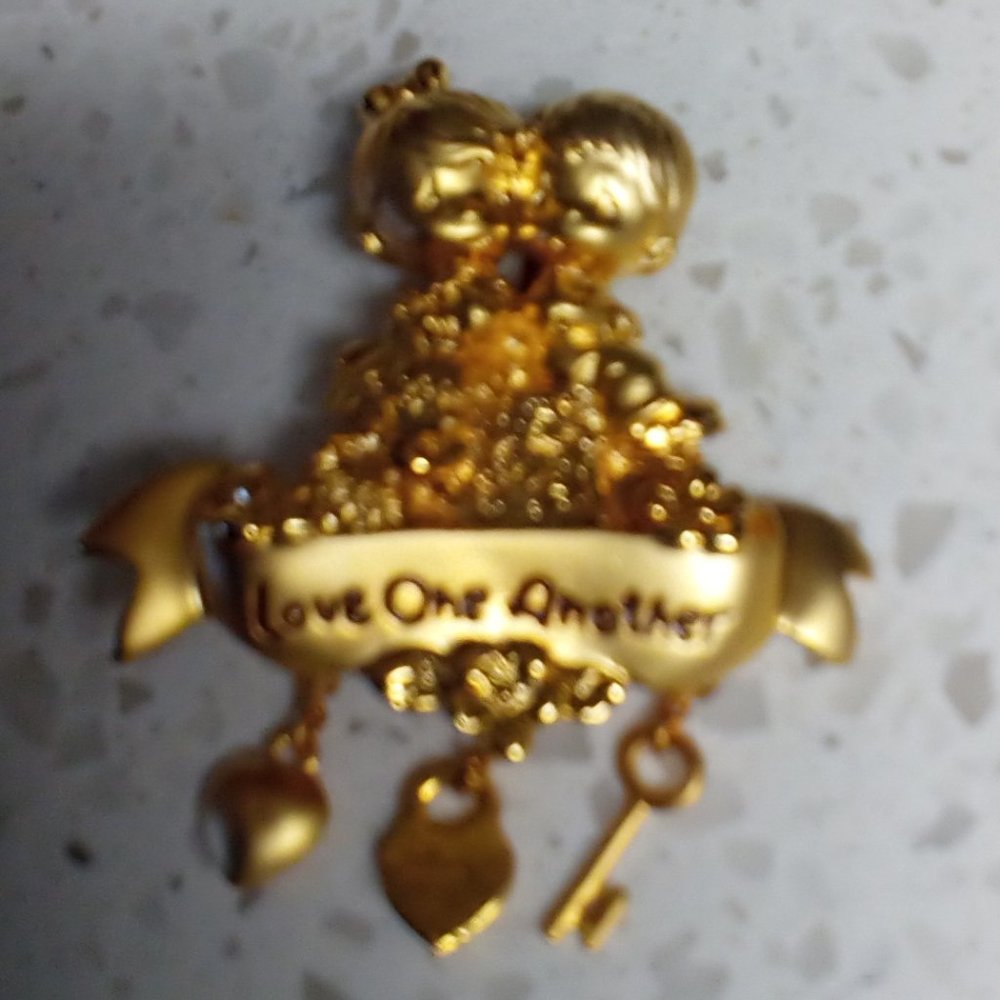 👵EUC VINTAGE PRECIOUS MOMENT'S BROOCH - Picture 2 of 3